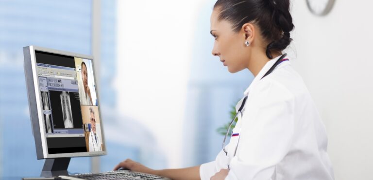 La IA médica de Microsoft diagnostica 4 veces mejor que profesionales