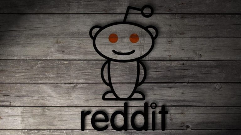 Reddit acusa a Microsoft de no querer pagar por sus datos