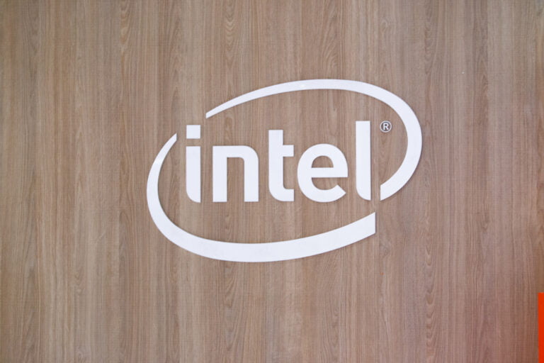 Intel muestra en la Computex uno de sus prototipos de Pocket PC con Windows 10 Intel muestra en la Computex uno de sus prototipos de Pocket PC con Windows 10