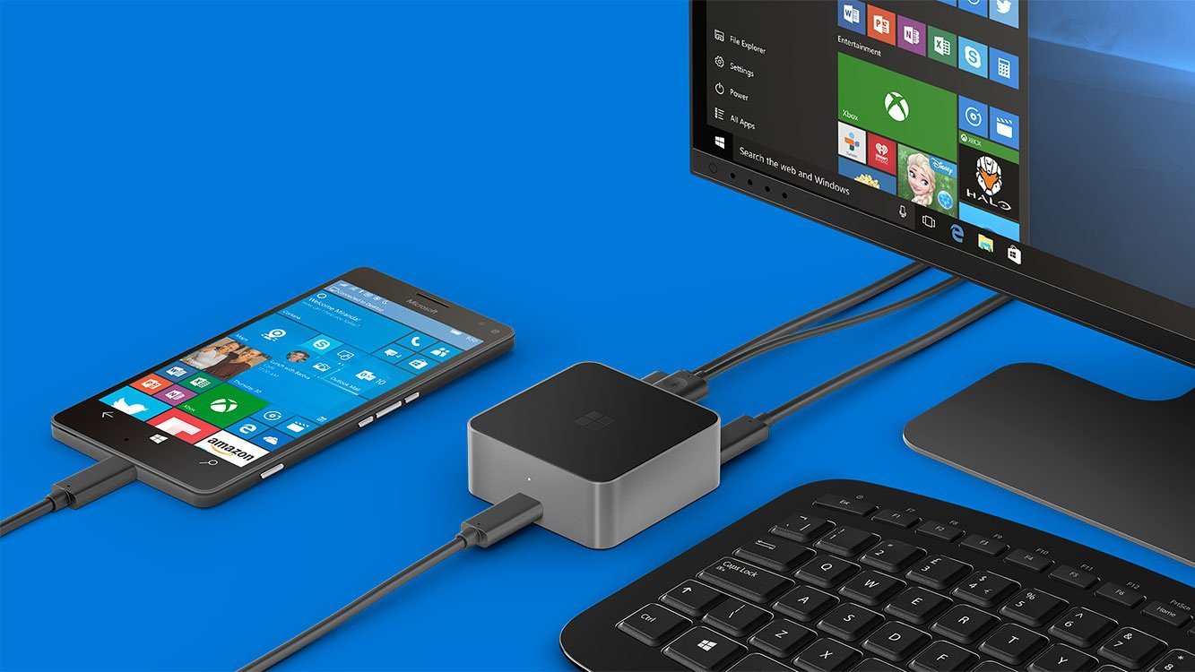 Lumia 950 conectado al dock de Continuum