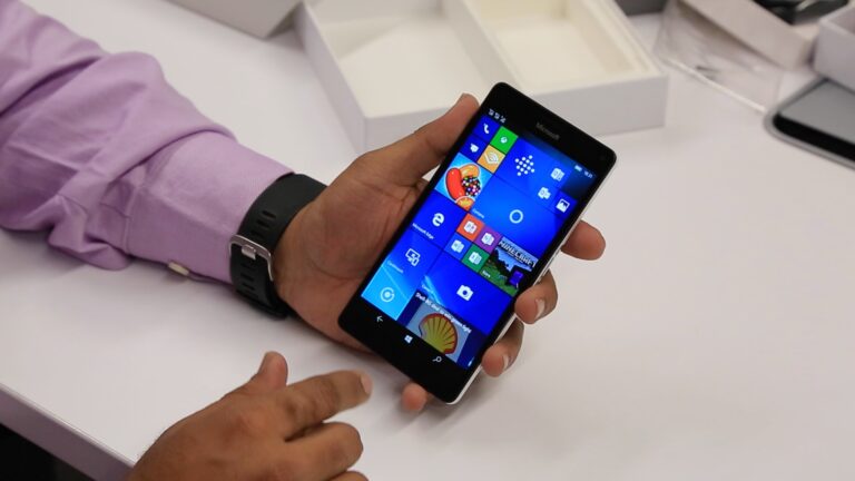 Consiguen instalar Android en un Microsoft Lumia 950 XL