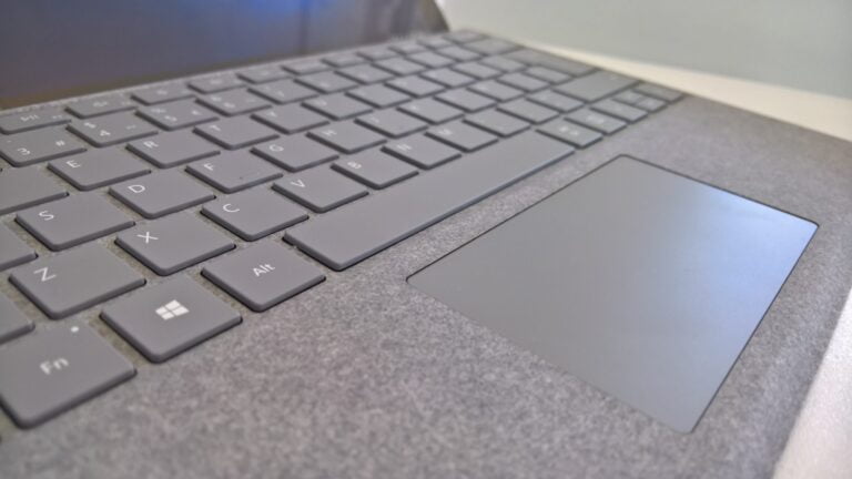 Surface Pro i5, 8GB y SSD de 128 GB con Type Cover por 859€