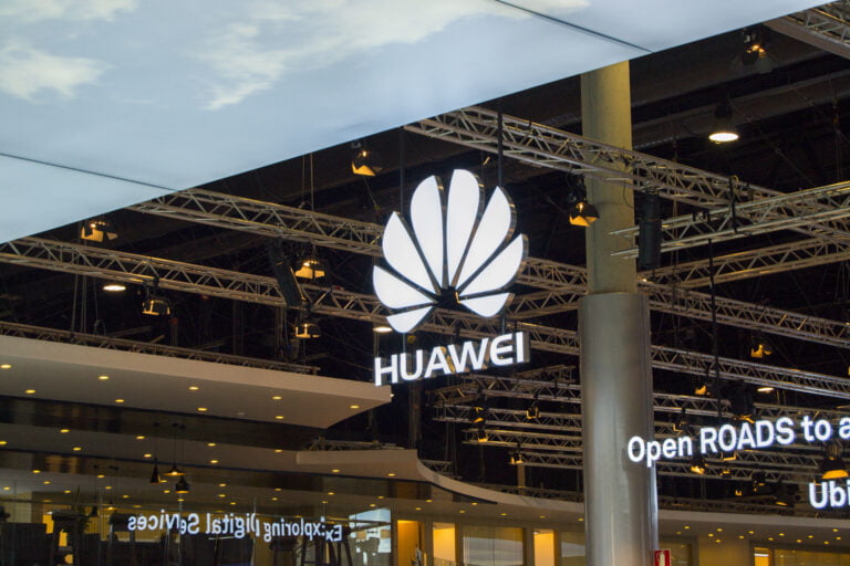 Huawei Mate X, así es el smartphone plegable del gigante chino