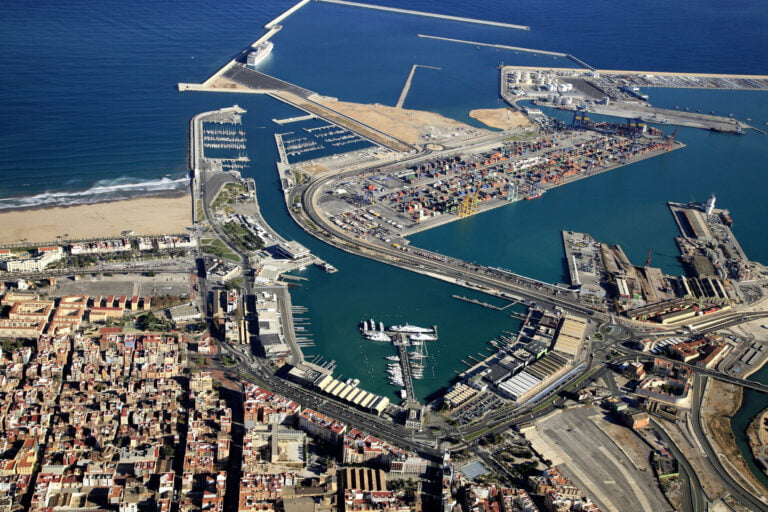 El Puerto de Valencia ofrece su Archivo Histórico gracias a Microsoft