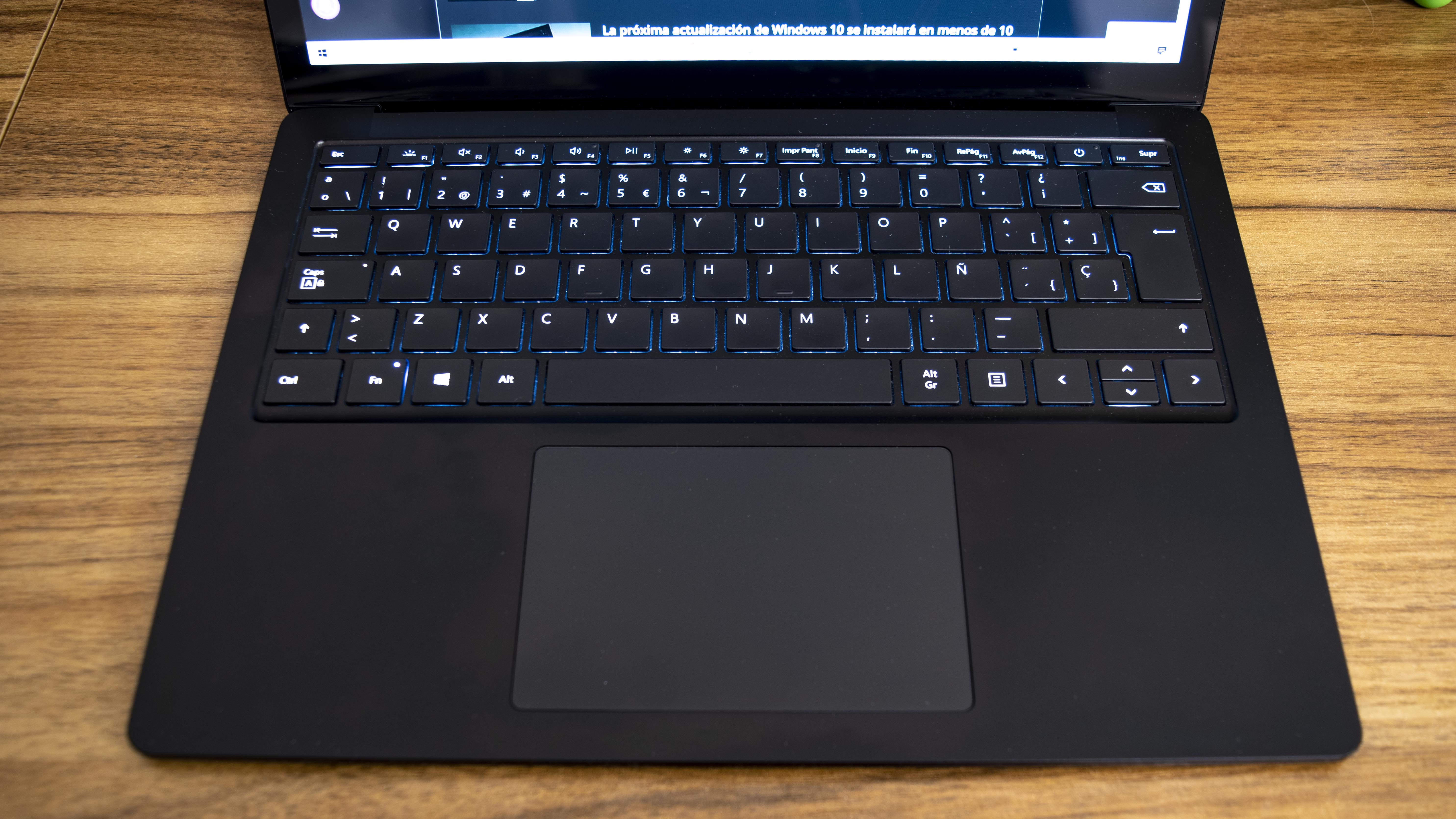 Teclado retroiluminado con acabado de aluminio del Surface Laptop 3