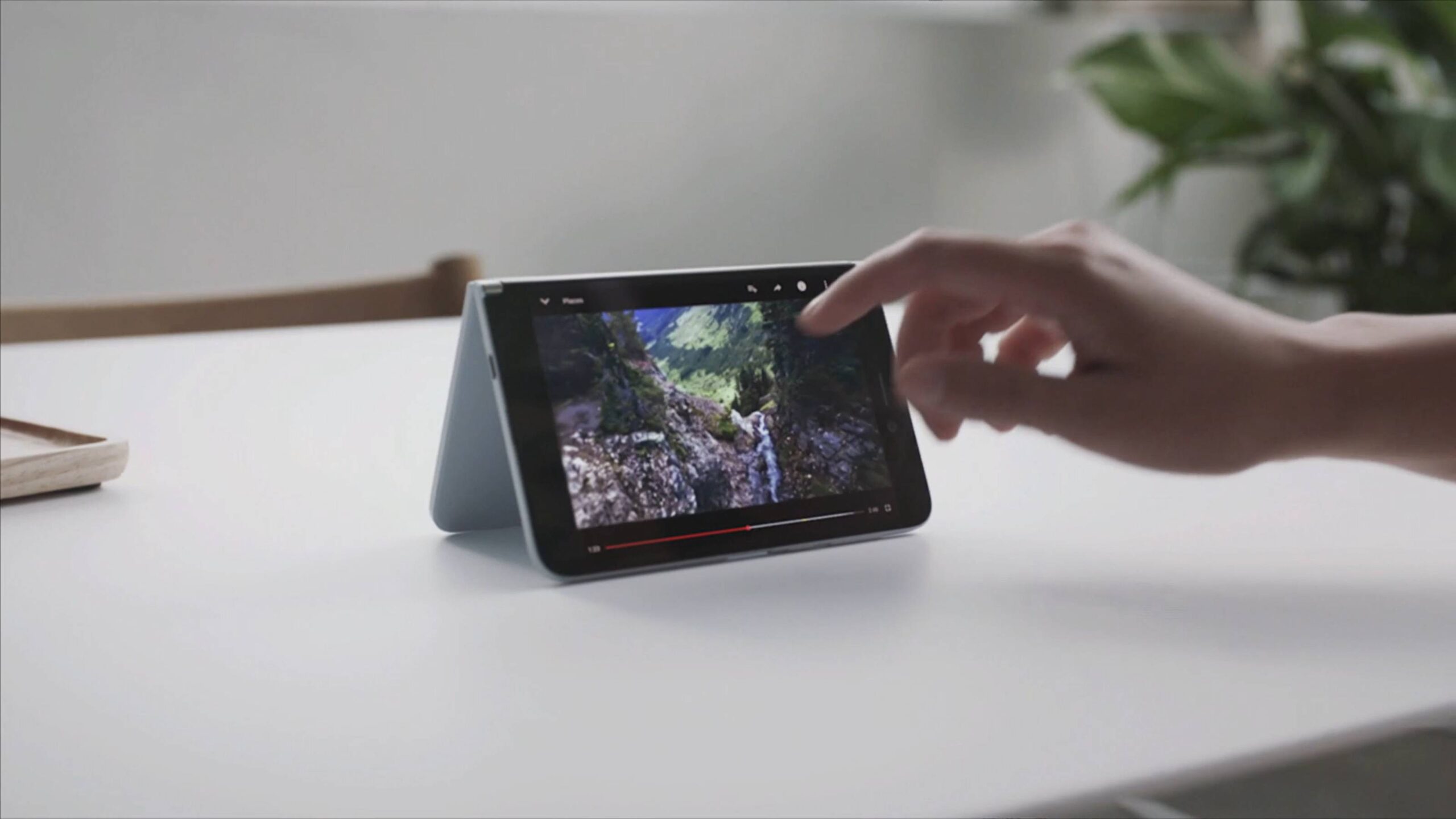 Surface Duo en el anuncio oficial