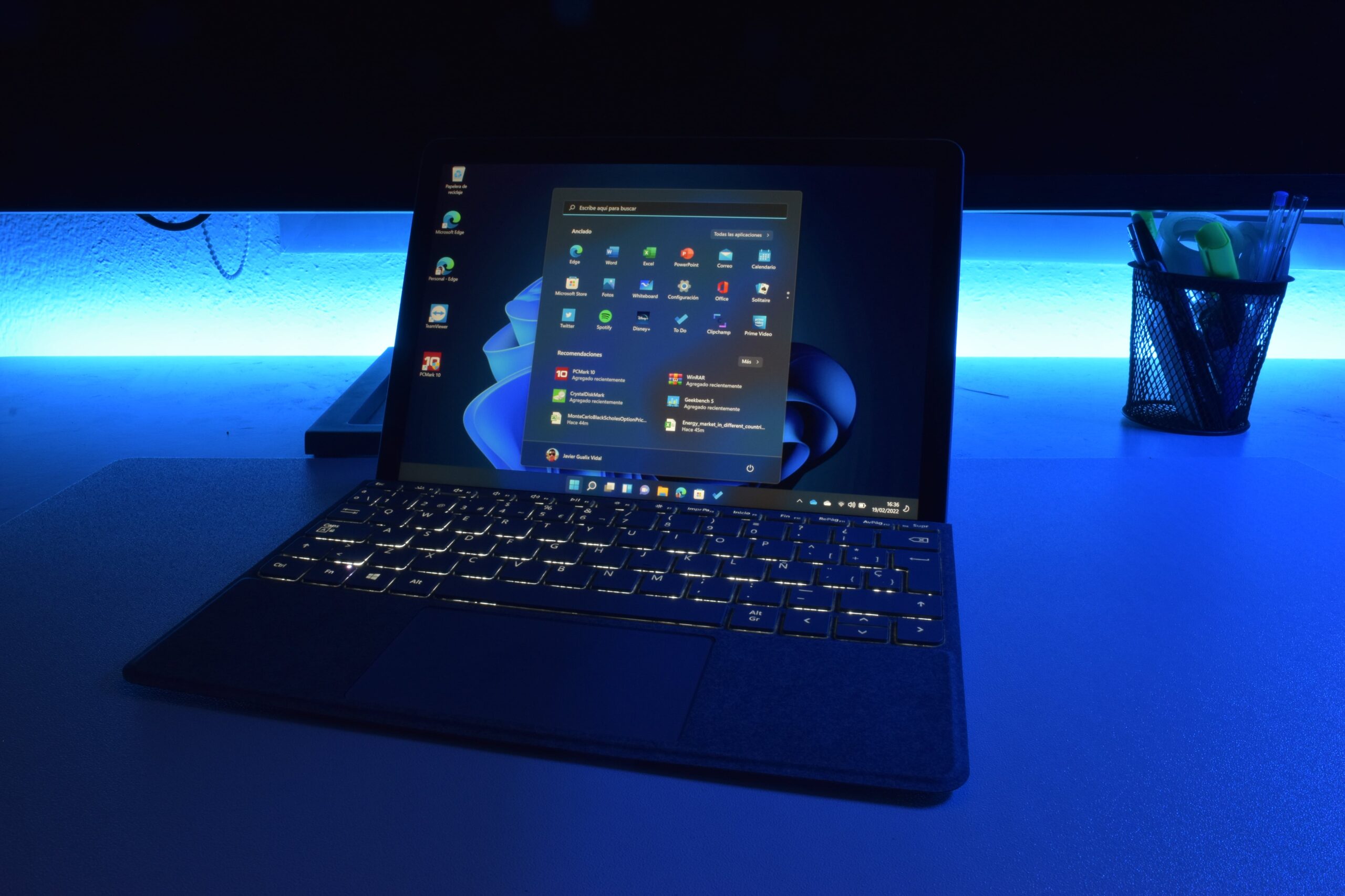 Frontal con teclado de Surface Go 3