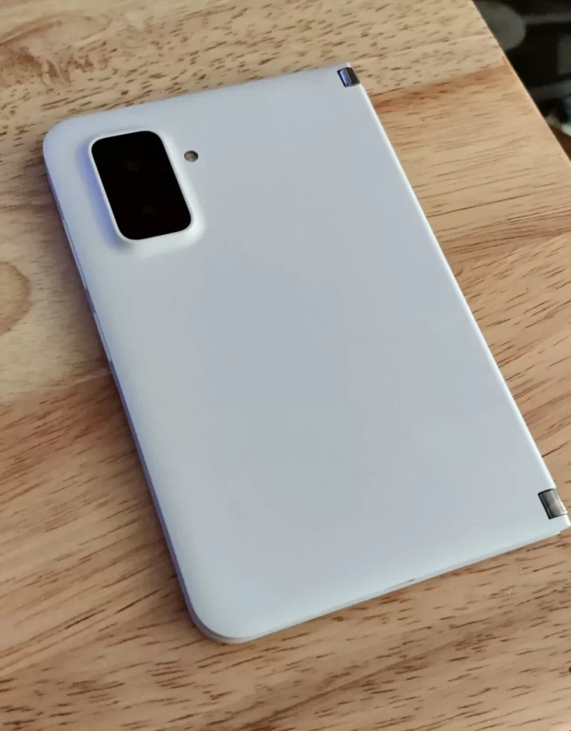 Trasera del Surface Duo 2 Cronos