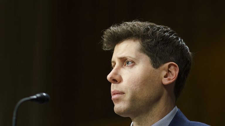 Microsoft contrata a Sam Altman tras su salida de OpenAI