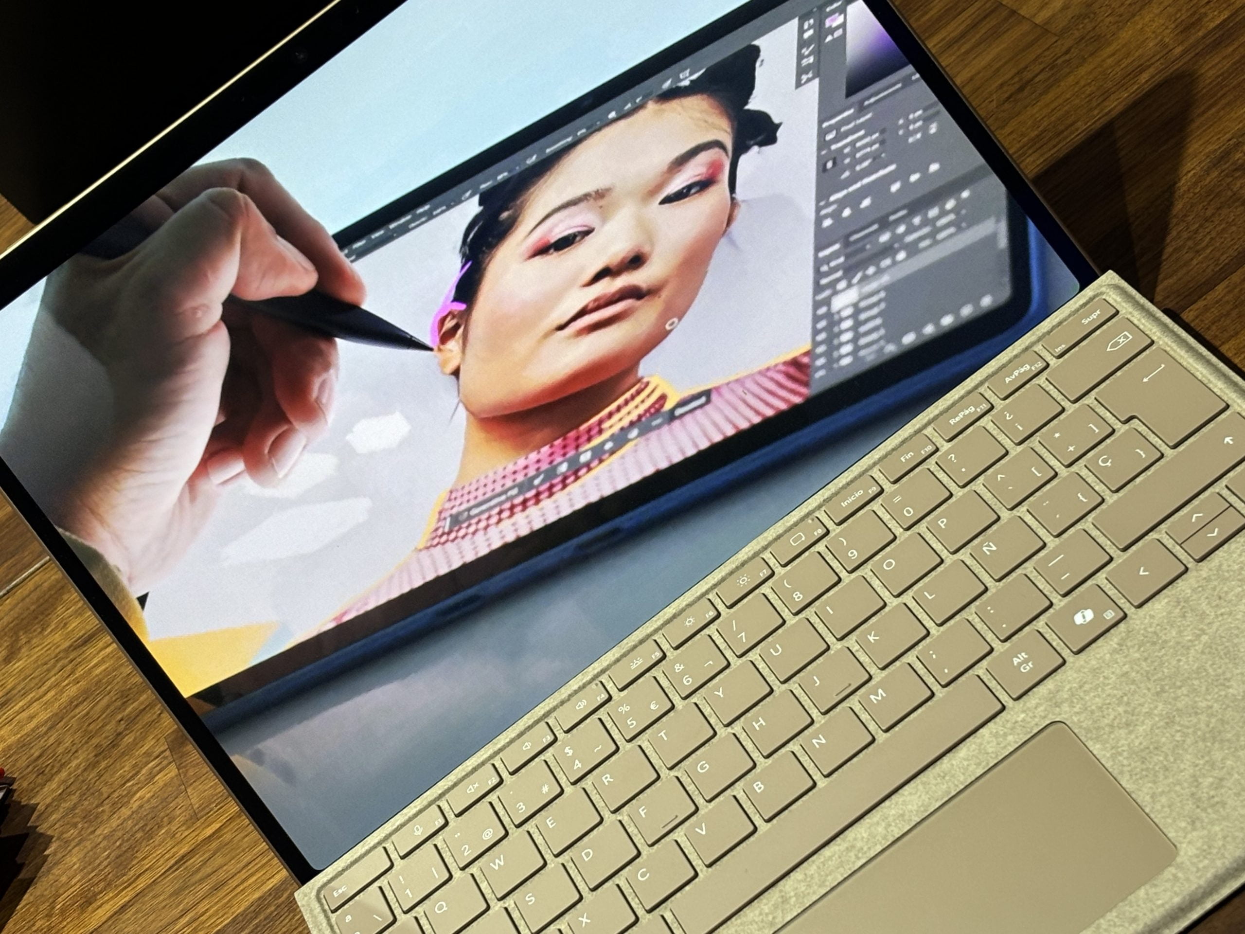 Surface Pro 11 gana por goleada al iPad Pro M4 en pruebas de resistencia