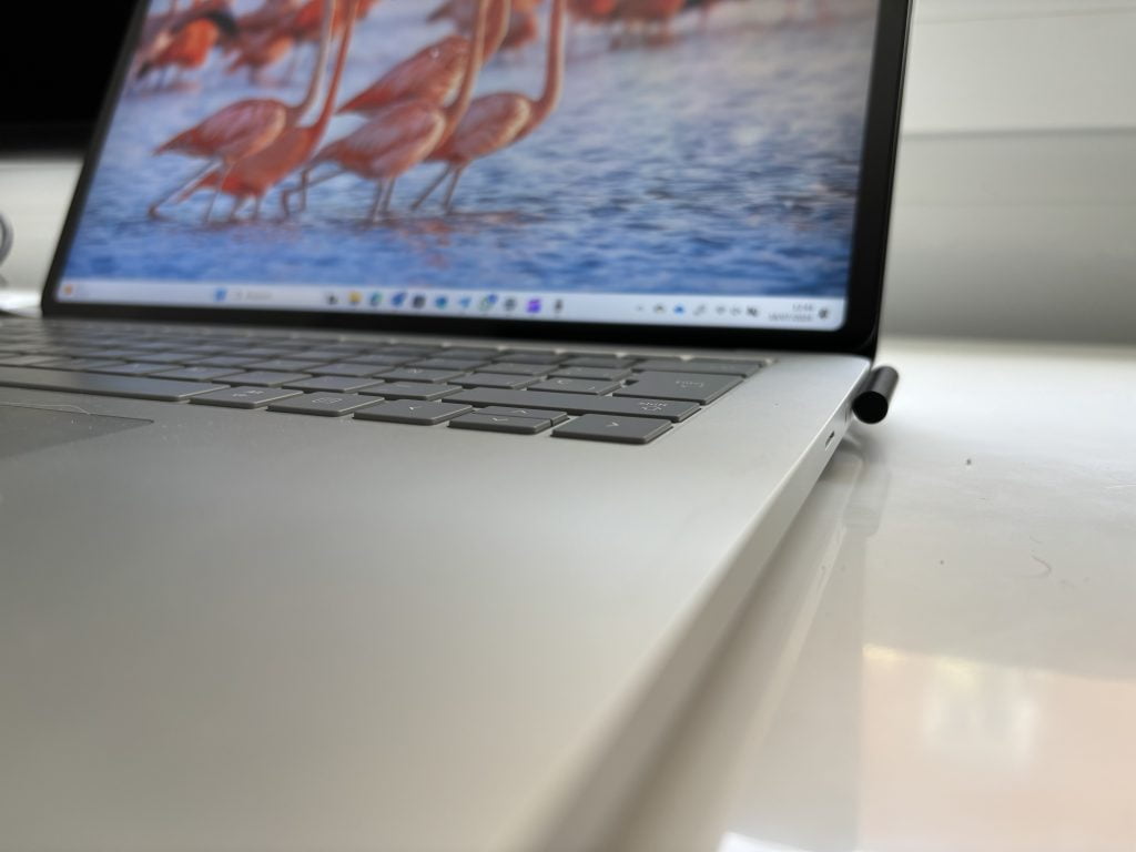 El Surface Connect en el lado derecho