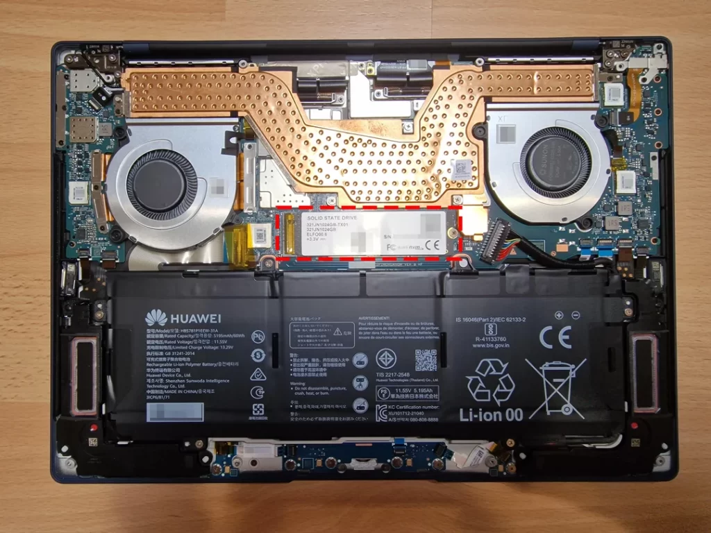 EL portátil Huawei Matebook X Pro abierto