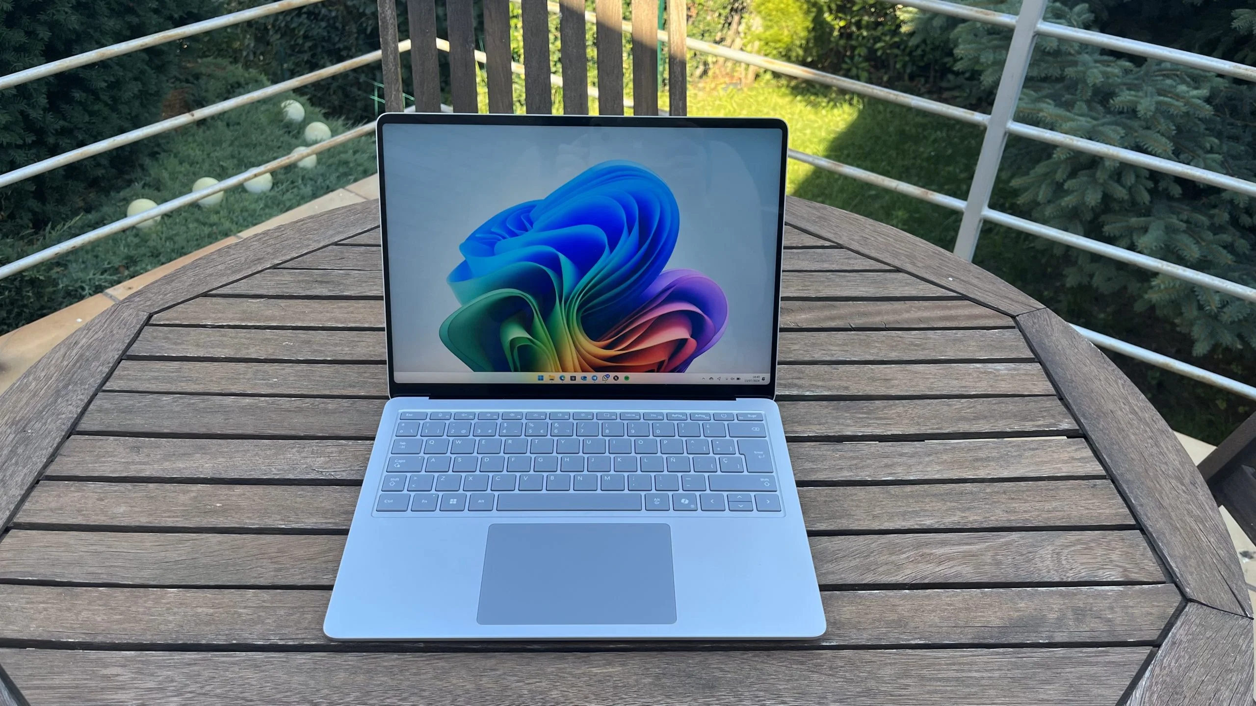 Diseño frontal de la Microsoft Surface Laptop 7