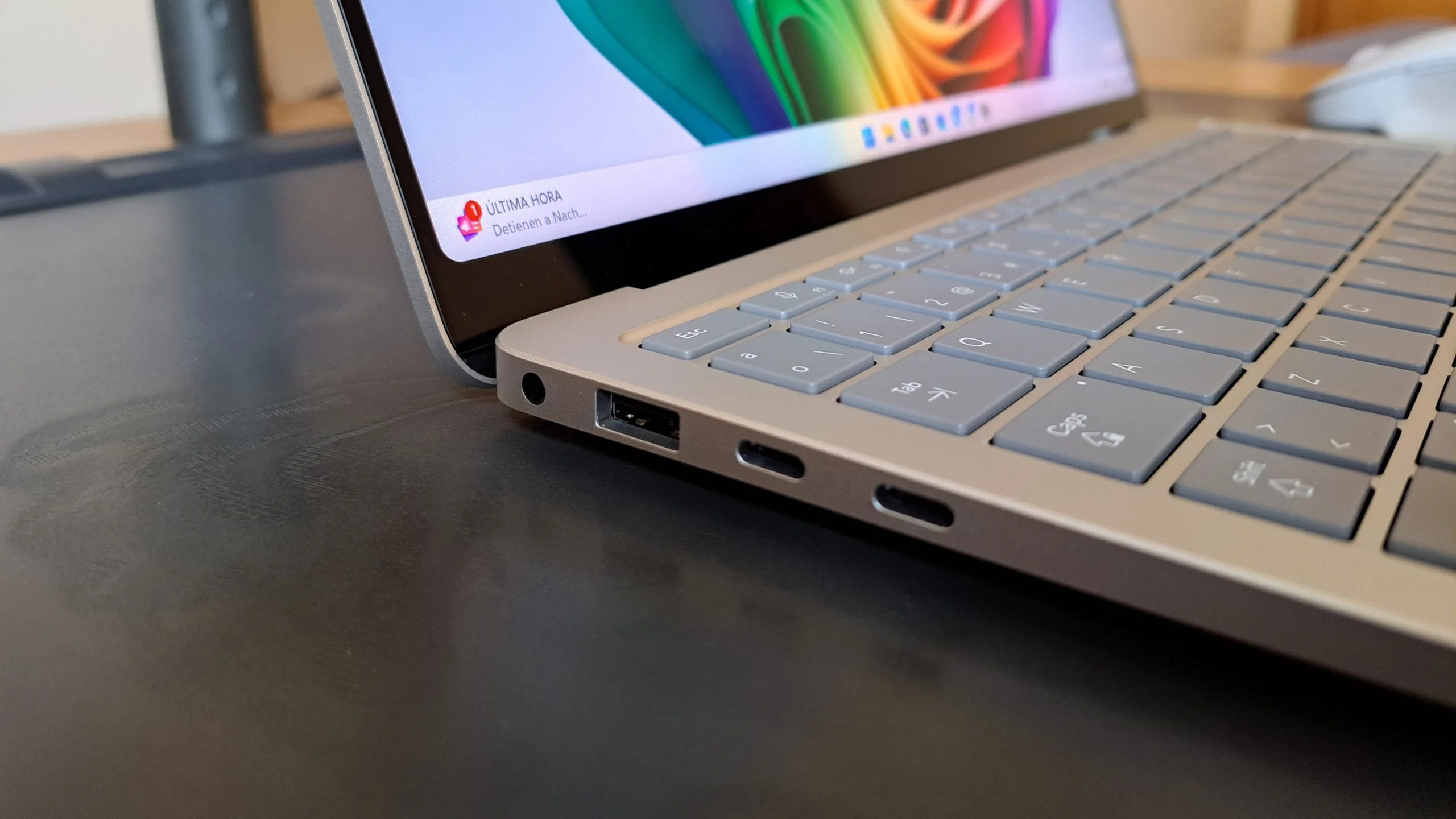 Puertos de la Microsoft Surface Laptop 7 de 13.8 pulgados