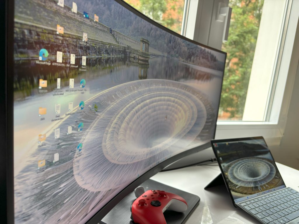 Una imagen lateral del La conectividad del monitor AOC CU34P3CV