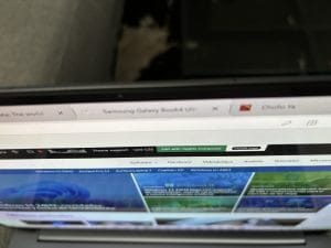 La visión superior de la pantalla en el Samsung Galaxy Book4 Ultra