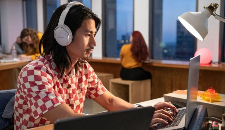 Windows 11 estrena “Audio compartido” con Bluetooth LE: dos auriculares, un mismo PC