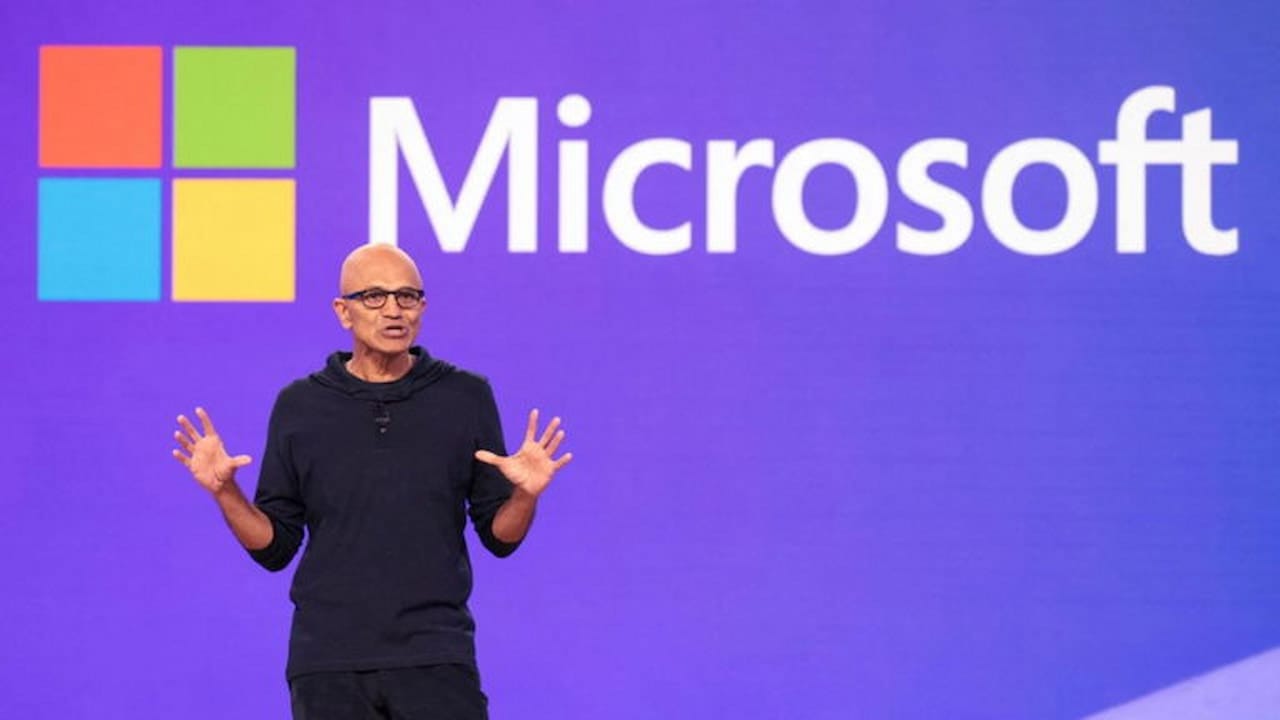 Imagen en la que aparece el CEO de Microsoft, Satya Nadella