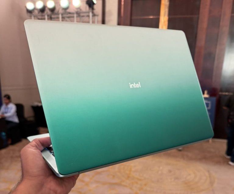 Intel enseña cómo deberían ser los portátiles Windows baratos que compitan con el MacBook Neo